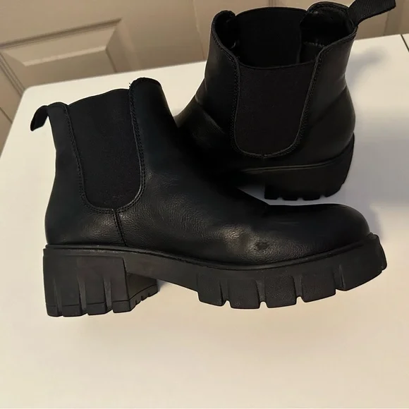 Sasha Lug Sole Ankle Boot - Picture 3 of 4